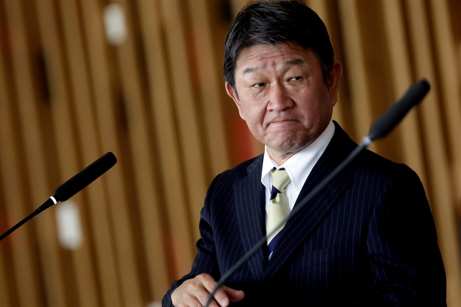 日本执政的自民党干事长茂木敏充，曾任日本外交部长，被视为“后岸田”候选人之一。（图取自路透社）