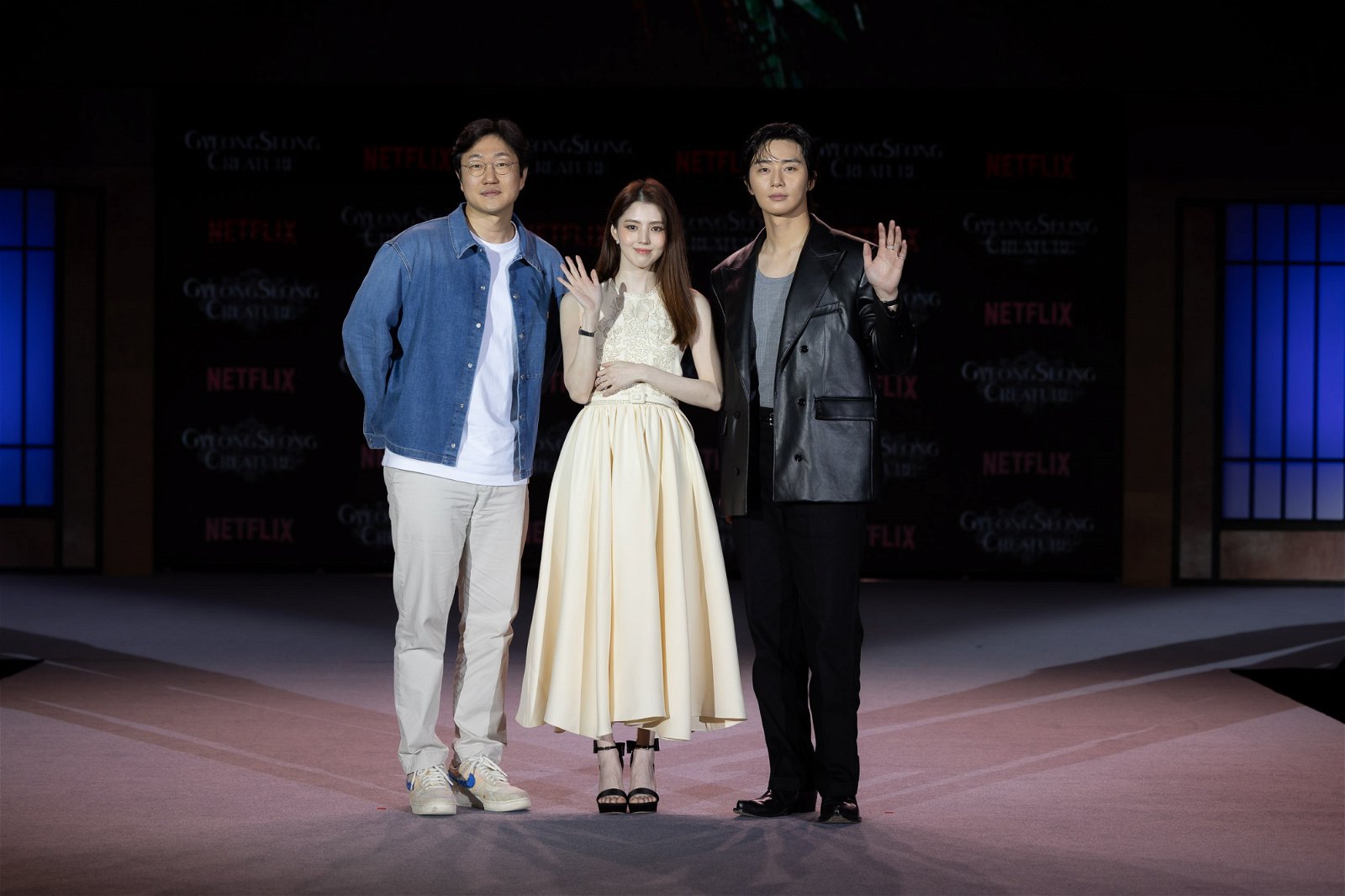 导演郑东允（左起）、韩韶禧及朴叙俊到曼谷出席《京城怪物》的大型发布会。