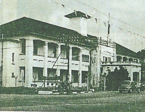 1980年10月16日，峇株巴辖警局遭约17至20人伊斯兰教极端份子，手持长剑和巴冷刀冲入。