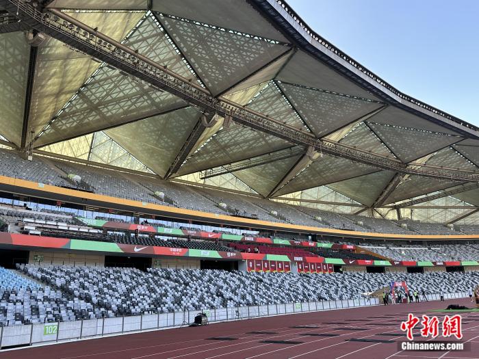 国足与韩国队比赛场馆——深圳大运中心体育场 记者 卞立群 摄